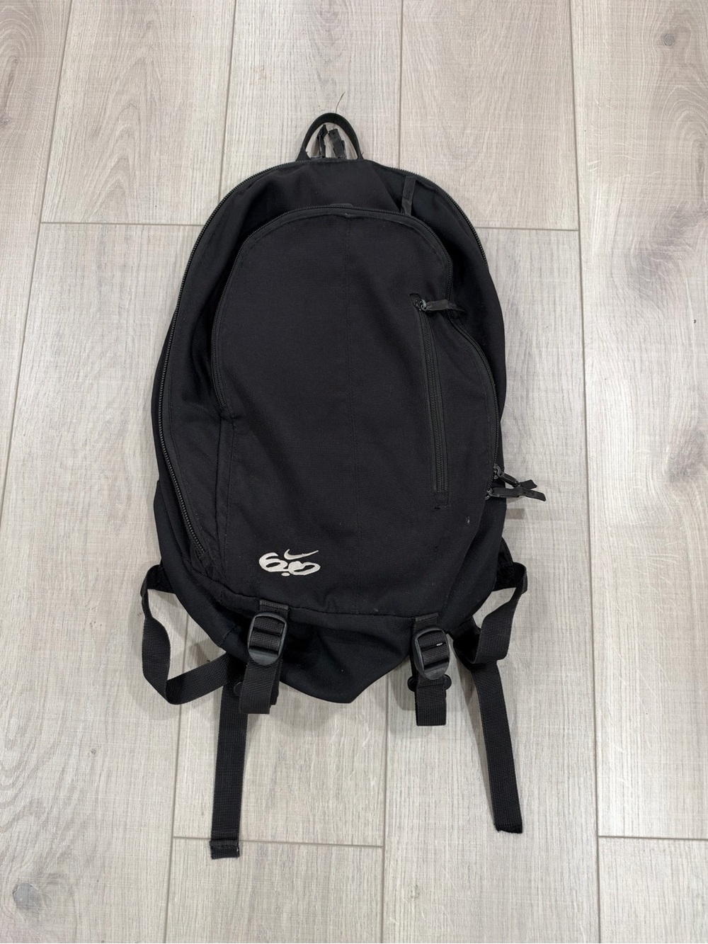 Nike Black Men's Everyday Backpack with Front Zip Pocket